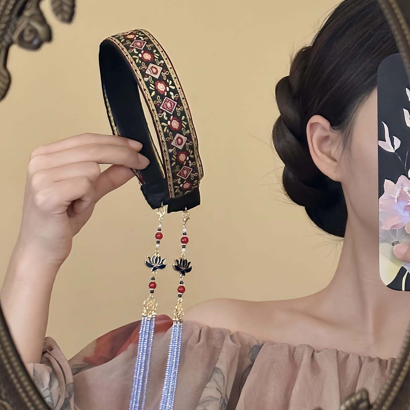 古色氤氲!民族黑底繁华刺绣头箍