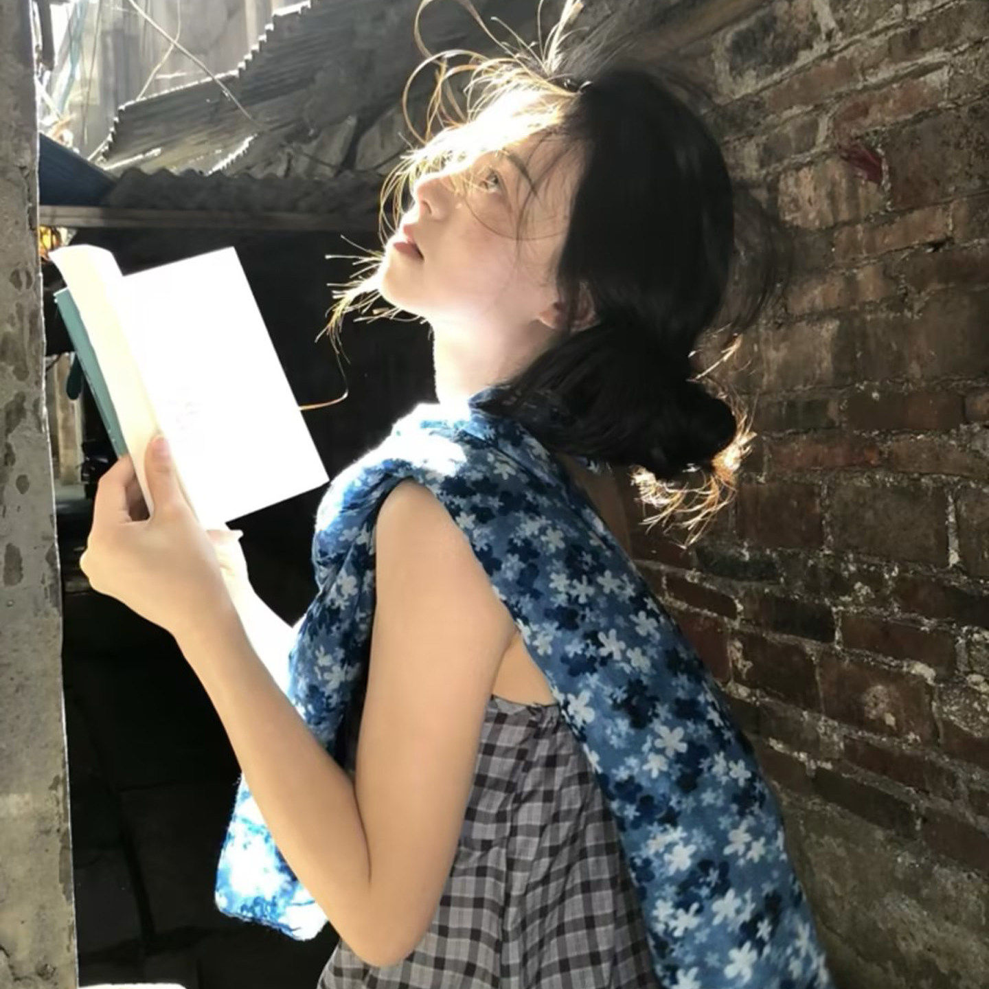 文艺风少女感蓝色碎花棉麻丝巾