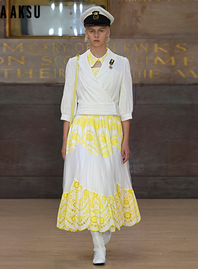 伦敦时装周BORAAKSU2023春季新品彼得潘领镂空刺绣礼服B1DBW62260