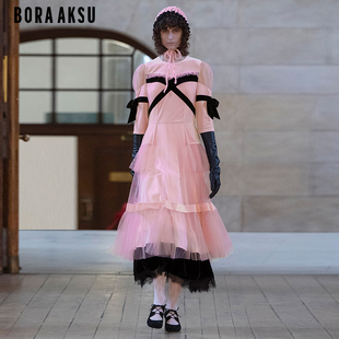 新品 蝴蝶结褶裥网纱连衣裙B1DFW62510 周BORAAKSU2023秋季 伦敦时装