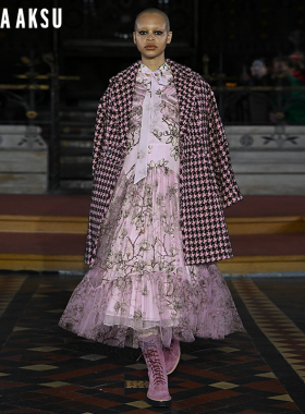 伦敦时装周BORAAKSU2022冬季新款拼色千鸟格粗花呢外套B1CIW93430