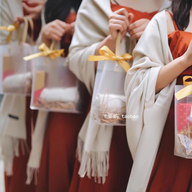 伴娘披肩姐妹服礼外搭新娘婚纱保暖两用冬季灰香槟米白围巾女厂家