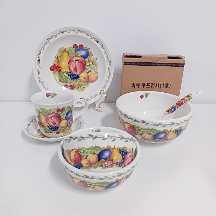 韩国进口水果英式陶瓷骨瓷碗餐盘欧式餐具饭汤碗面水杯有盖深盘