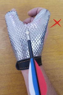 弹弓射鱼甲片护具撒放器竞技无架扁皮重弓皮筋户外笨鸟哥逆鳞护手