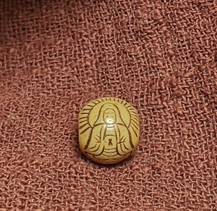 西藏文玩老佛珠9mm骨黄色料器树脂小佛观音图腾包浆油润佩珠隔珠