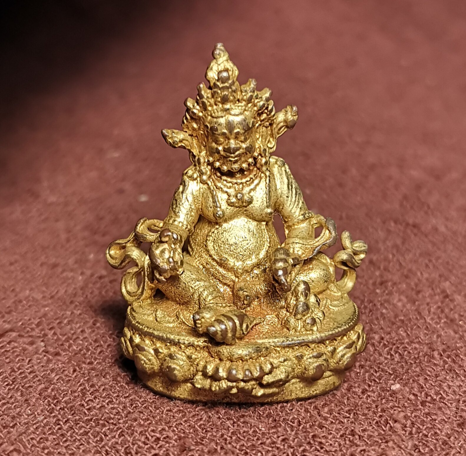 西藏元素老磨损鎏金黄财神一物一图佛龛摆件噶乌盒装藏随身饰品款