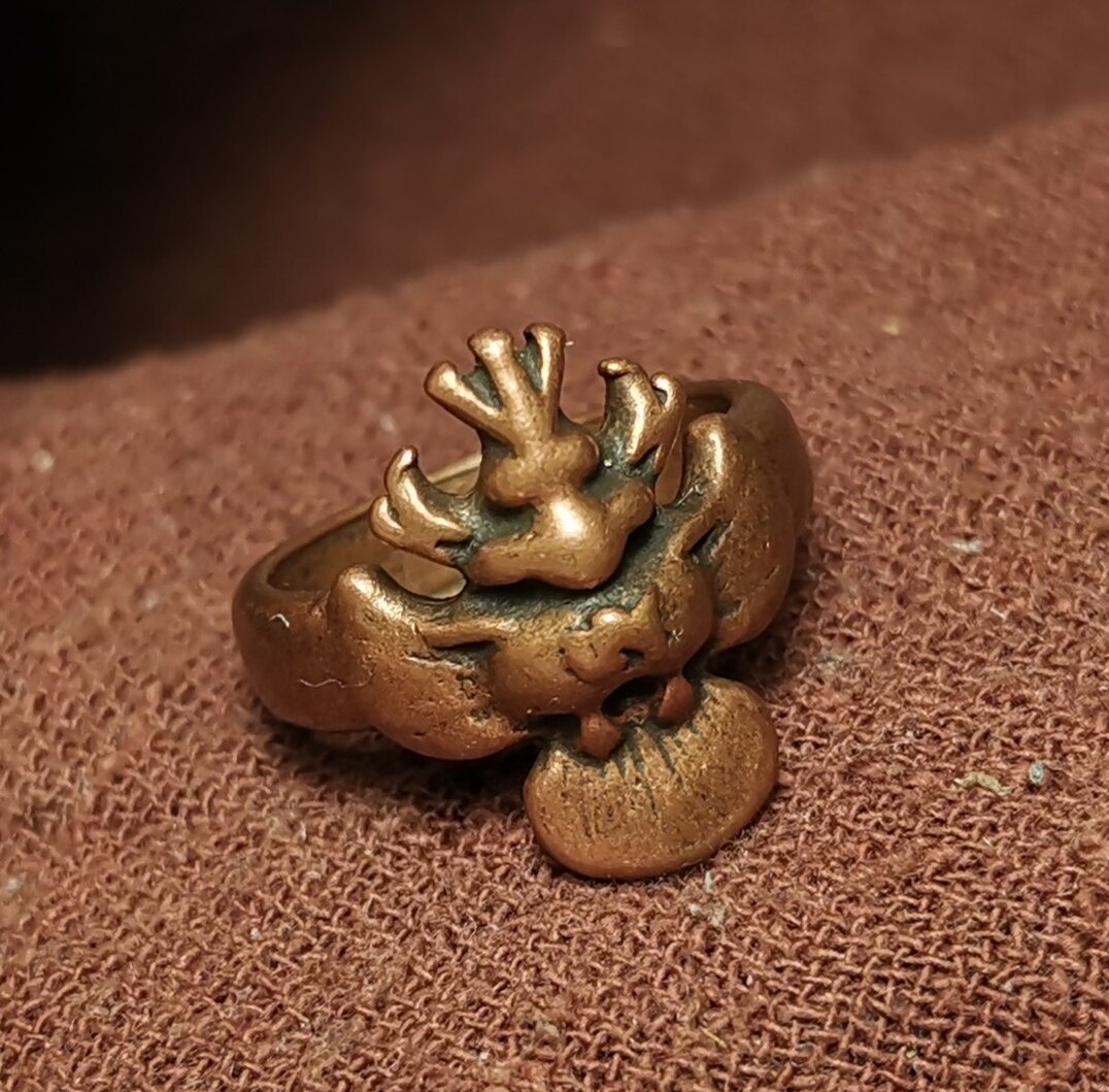 西藏文玩内径18mm左右紫铜老款式大鹏展翅图腾磨损到位戒指戒圈款