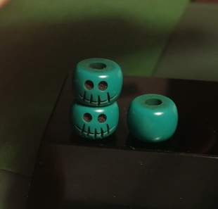 西藏文玩10mm左右篮色料器树脂手工雕刻尸陀林散珠锁骨链佩珠隔珠