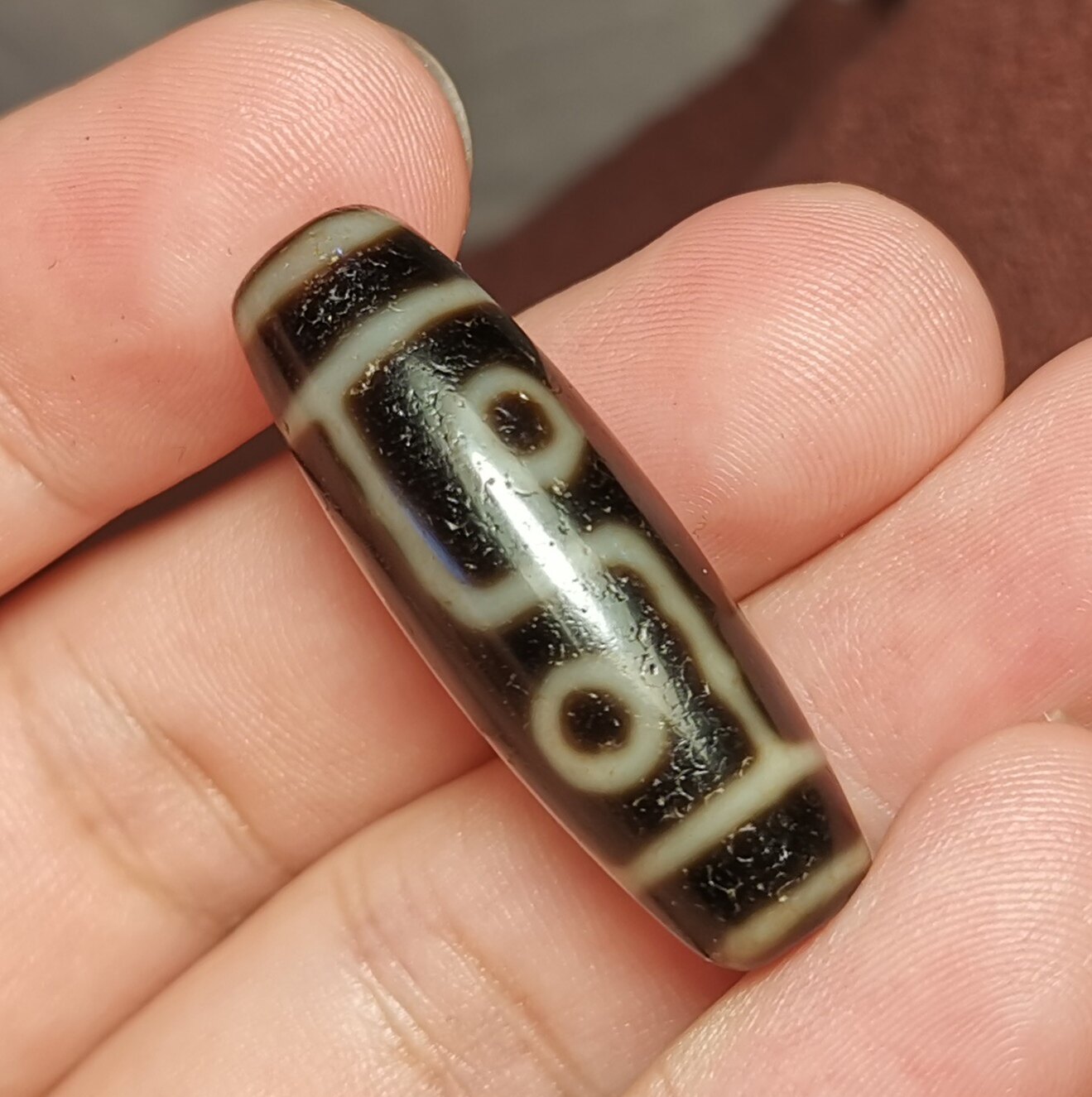 西藏文玩11*34mm黑金六眼天珠一物一图老磨损分化马蹄纹传承天珠