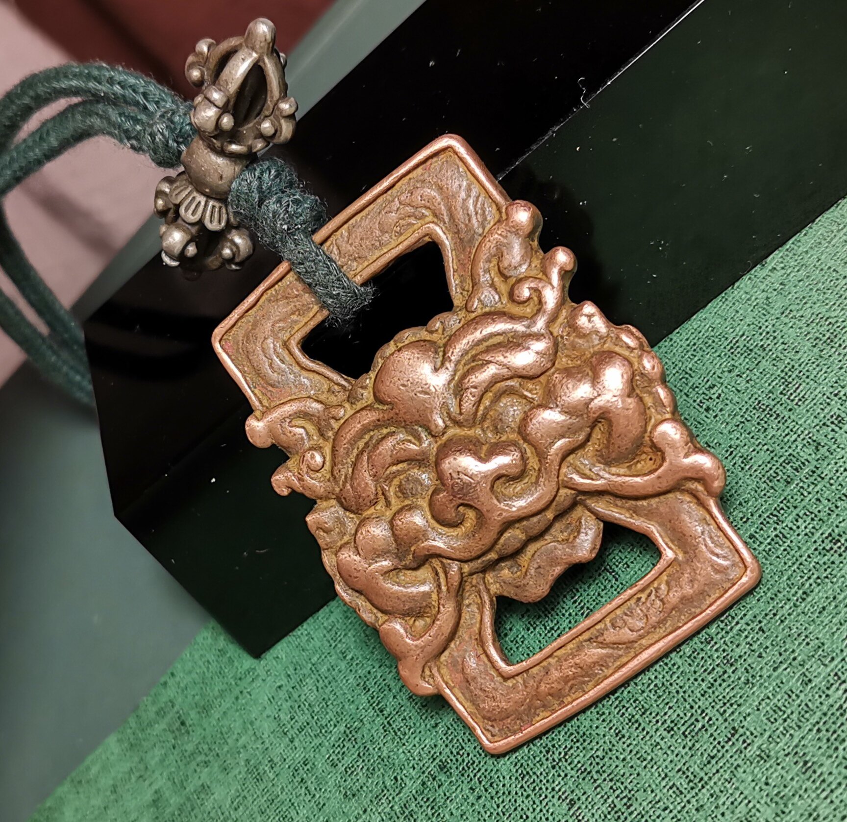 西藏文玩少见雪狮经书扣双扣挂环挂扣图腾紫铜老气随身佩戴挂件款