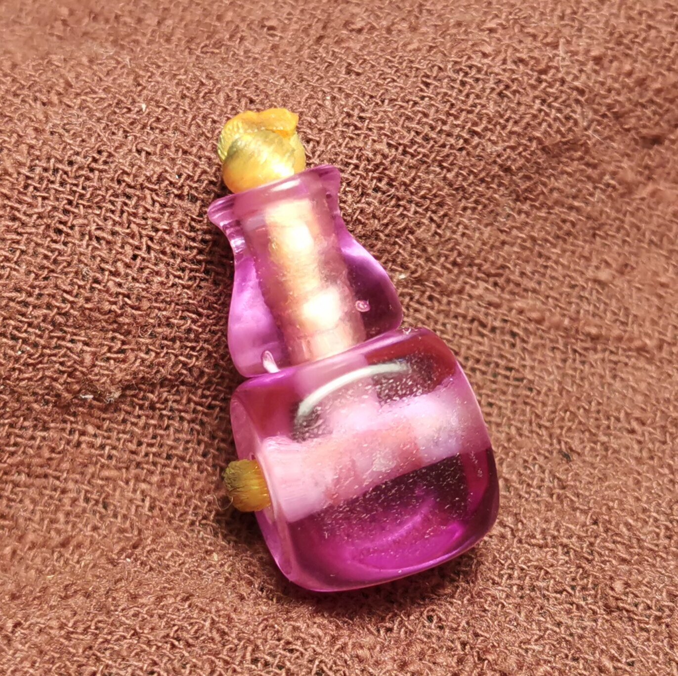 古玩三通佛头13*25mm透紫粉色料器树脂一物一图锁骨链结尾饰品款