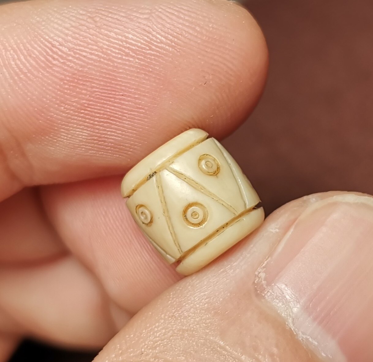 藏系文玩10mm老白色手工打磨咒点佩珠隔珠腰珠饰品配饰角质佛珠款