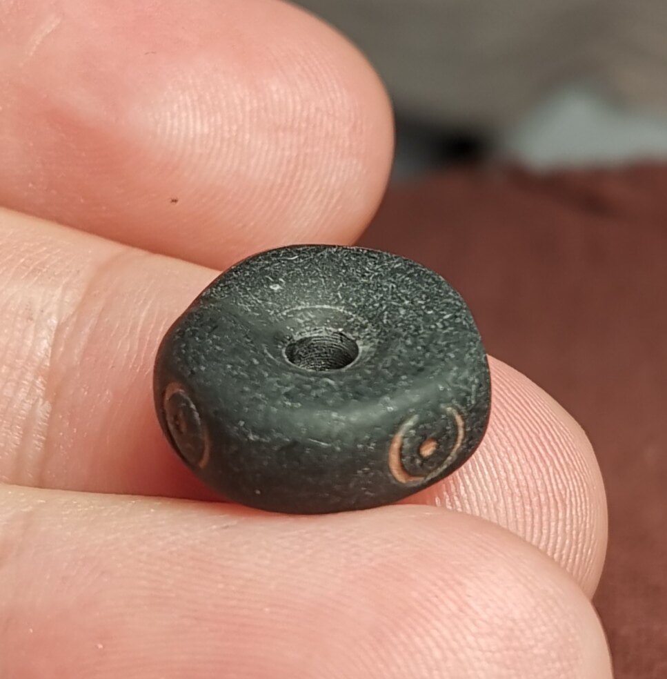西藏文玩5.5*14mm哑黑色石质垫片隔片隔珠咒点图腾一物一图饰品珠