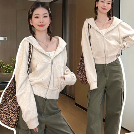 白灰色连帽短款卫衣外套女春秋拉链上衣2024新款加绒早秋初秋女装