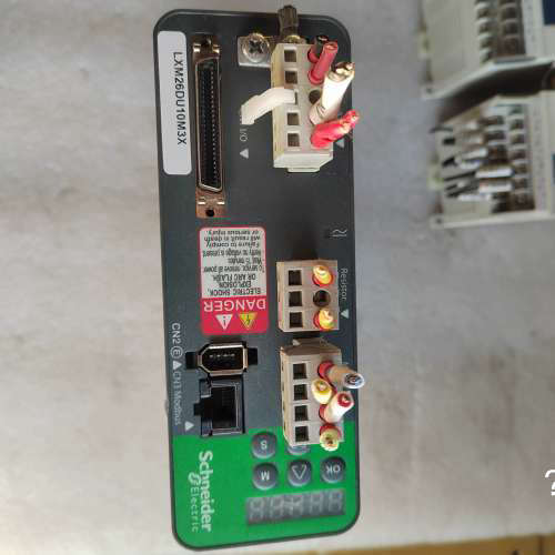 议价-施耐德驱动器LXM26DU10M3A，二手拆机功能包好，包邮