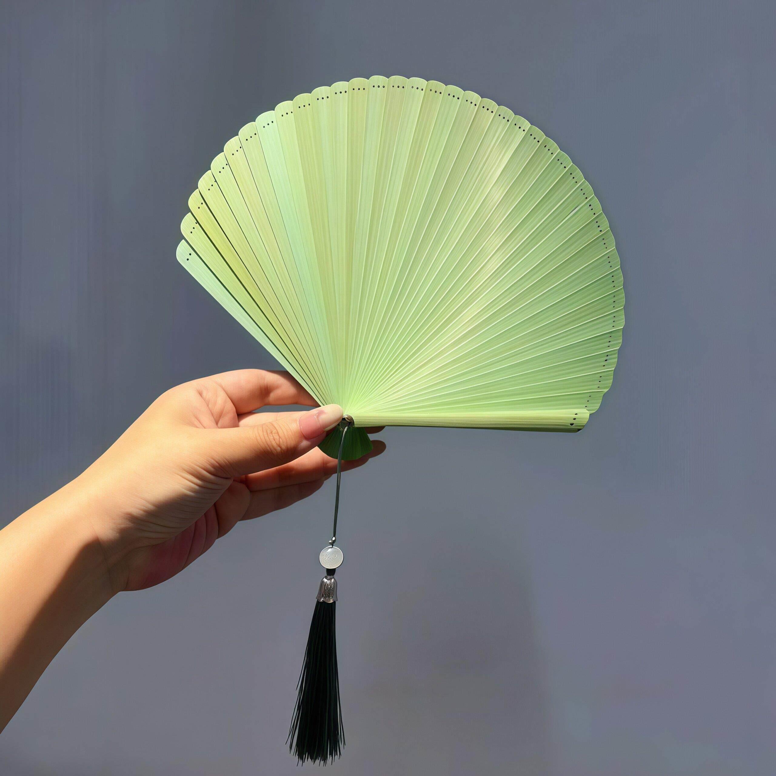 折扇小巧便携耐用带流苏汉服扇形2026夏天竹扇女生礼物竹制创意女