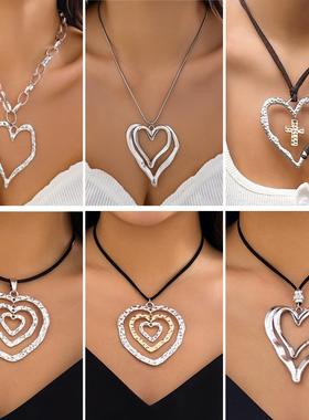 Fashionable necklace girl