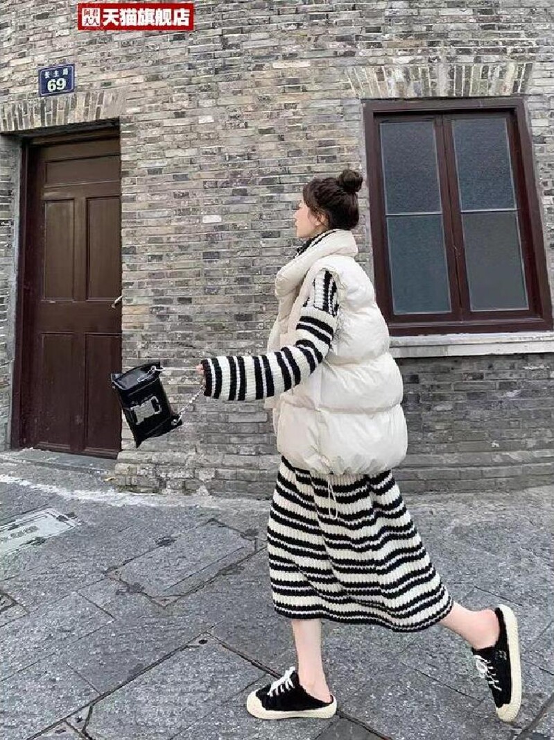 여성을위한 높은 칼라 내부 니트 스커트 가을 겨울 2024 새로운 느슨한 슬리밍 두꺼운 스웨터 스커트 스트라이프 드레스