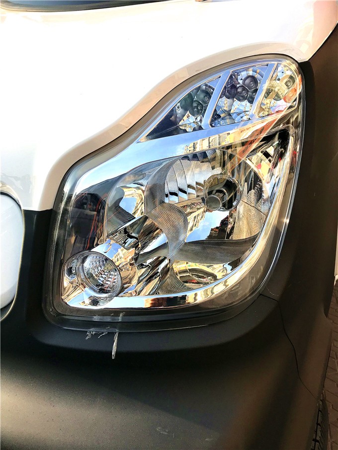 东威四轮车A8LQ5前脸大灯LED大灯原厂灯泡电动