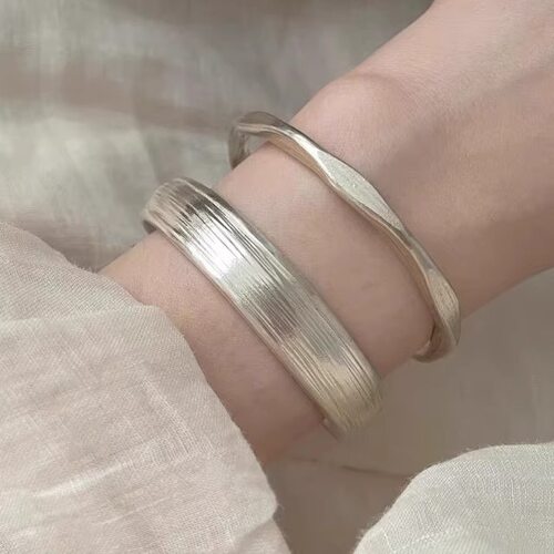 法式哑光素圈手镯轻奢高级感饰品