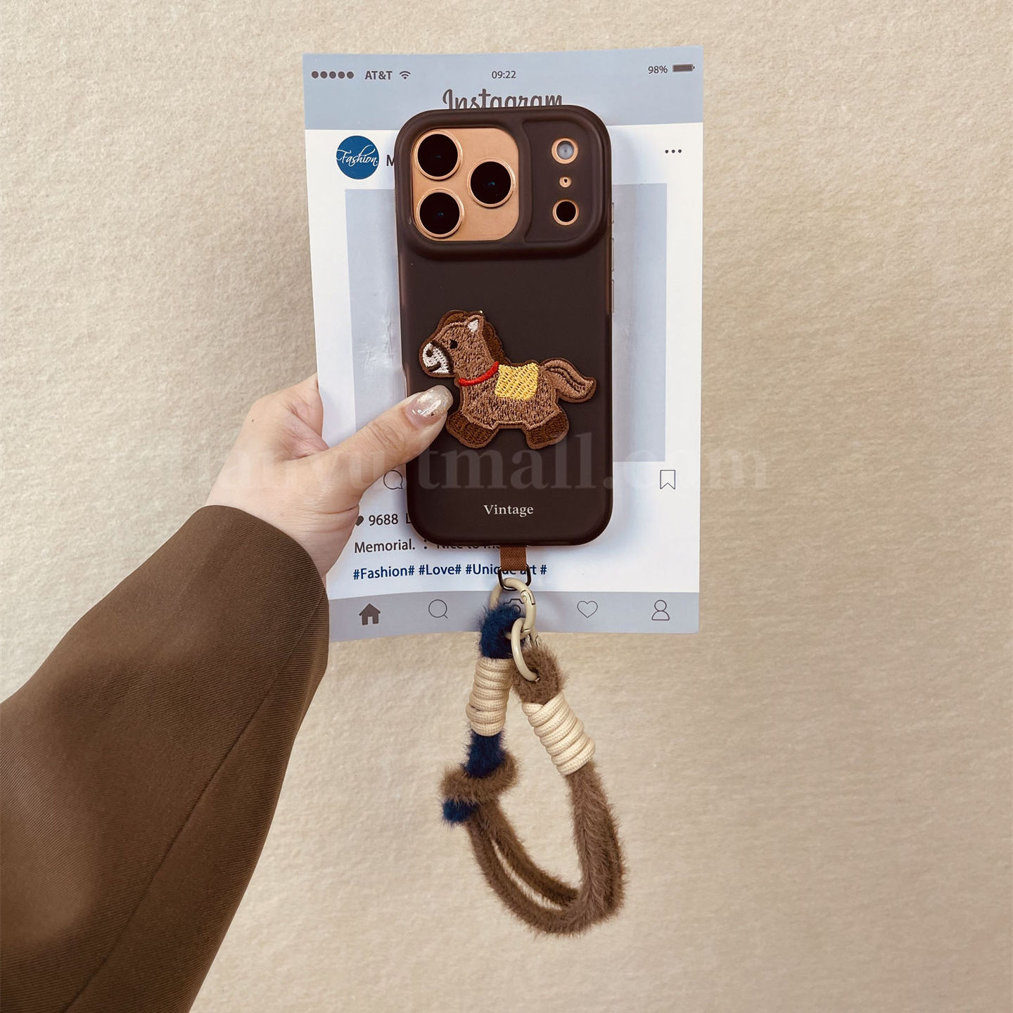 iphone系列复古棕刺绣小马手机壳