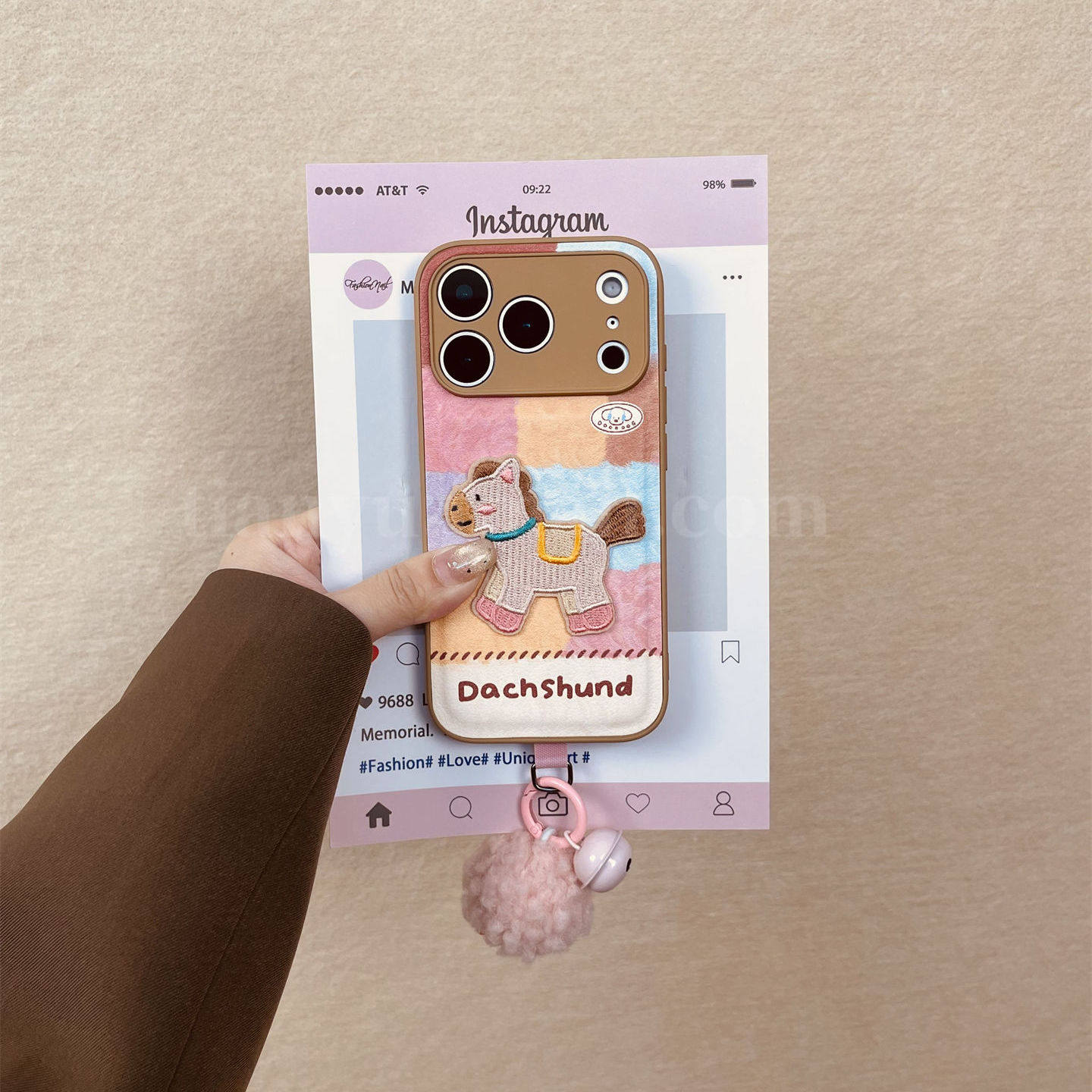 恬妤 可爱甜美糖果色刺绣小马适用于苹果17pro手机壳iphone15promax复古13pro毛球挂件17皮纹14全包16por斜挎