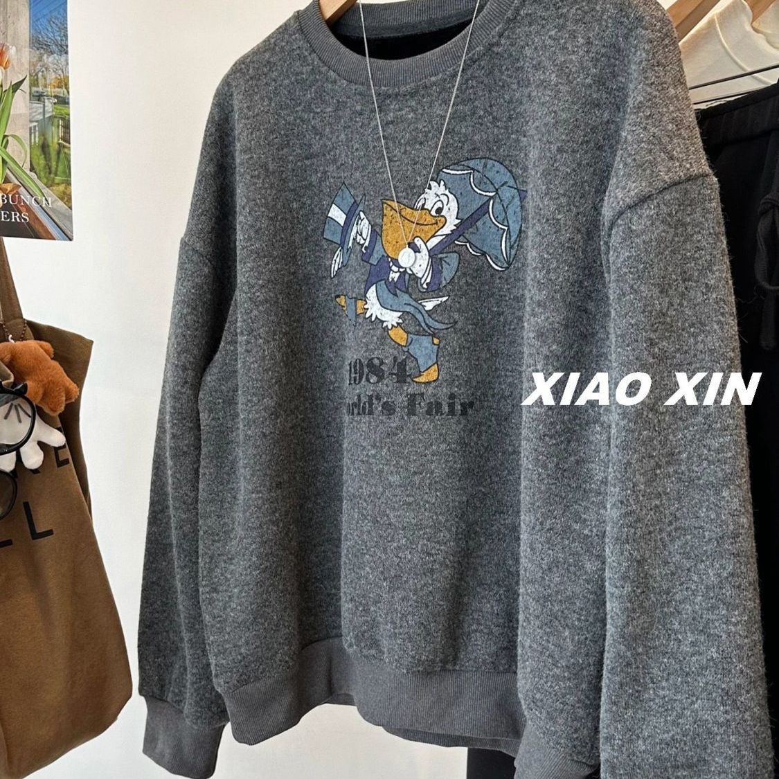 胖妹妹大码200斤卡通雨伞唐老鸭印花加绒圆领套头卫衣女秋冬上衣