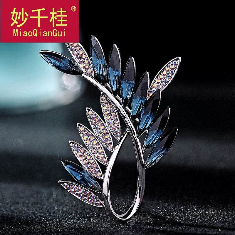 胸针胸花 施华水晶别针女可爱简约奢华大气高档百搭西装配饰Z1010