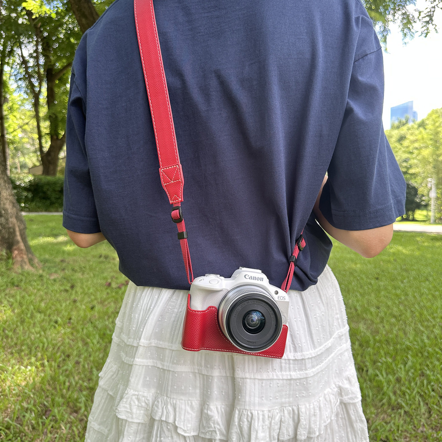 适用佳能R50保护套R100相机包R50V底座200D皮套R63壳R52配件斜跨