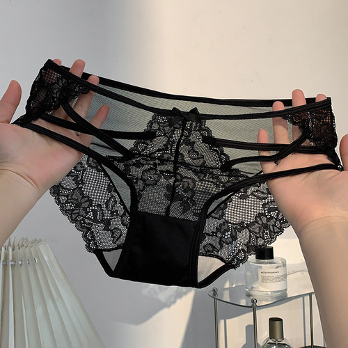 黑色性感诱人的蕾丝女士内裤