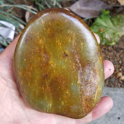 2025真品绿肉和田玉原石毛料青花籽料手把件重462克110*84*35MM处