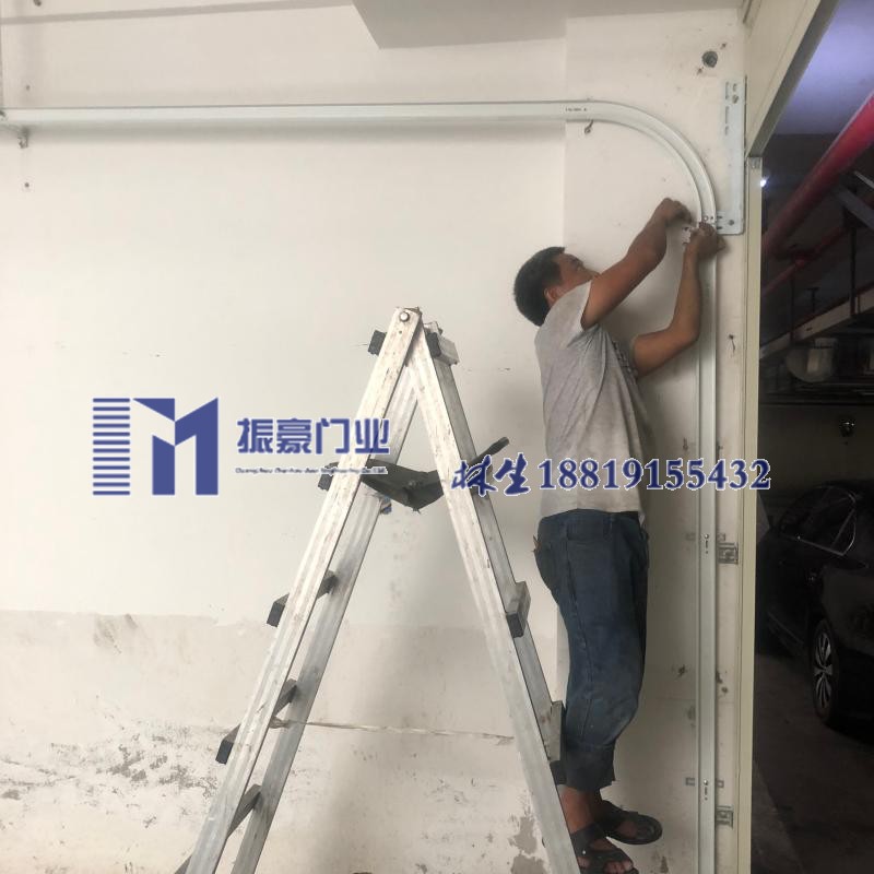 铝合金车库翻板门定制 木t纹色自动遥控感应别墅格子门 电动车库