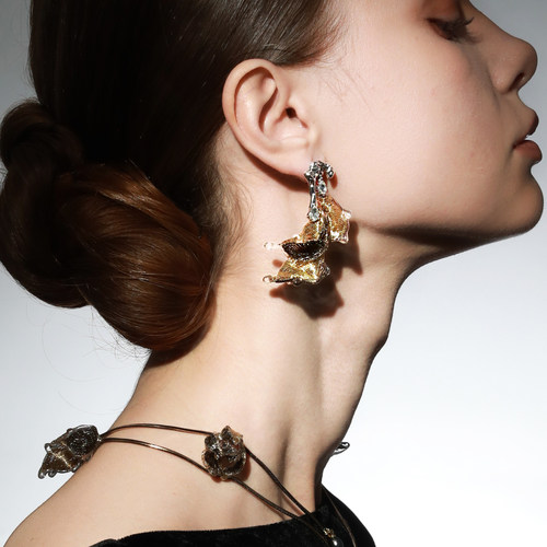 【2026春新品】ATRIAL SENSING黑金高级马蹄莲耳环原创轻奢耳饰