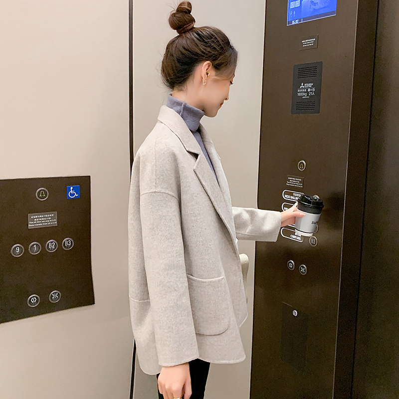 2025新款女装春秋毛呢外套女前短后长米白色格子双面羊绒呢子大衣