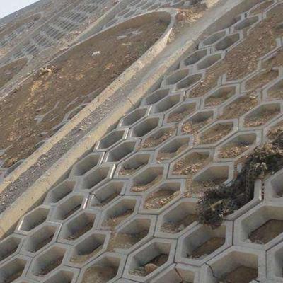 防腐蚀空心六角砖河道混凝土制品护坡室外镂空砖水泥植草砖