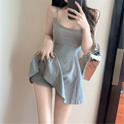 辣妹纯欲风U领设计感低胸吊带连衣裙小个子性感收腰显瘦打底短裙