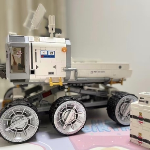流浪地球周边乐玩高积木航天太空月球运输车模型人男益智拼装玩具