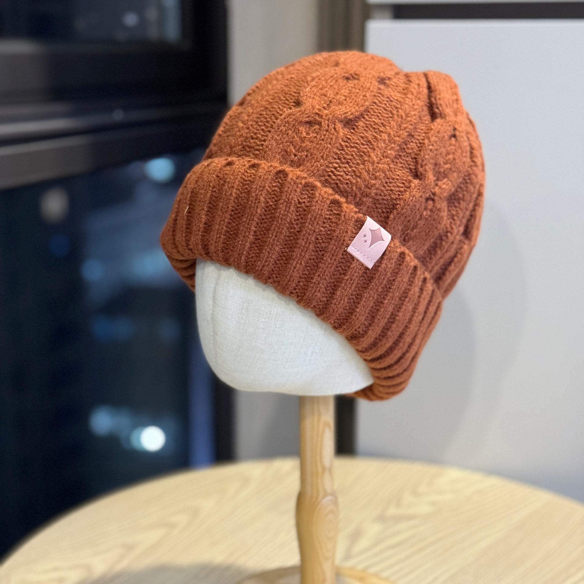 新款加绒皮标麻花针织帽男女同款秋冬出行防风保暖护耳加厚毛线帽