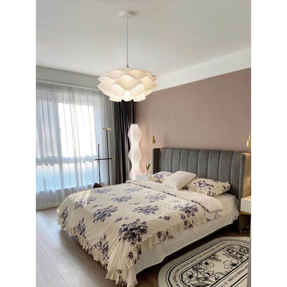 北欧卧室吊灯奶油风ins松果花朵 餐厅吊灯简约创意温馨装饰灯具