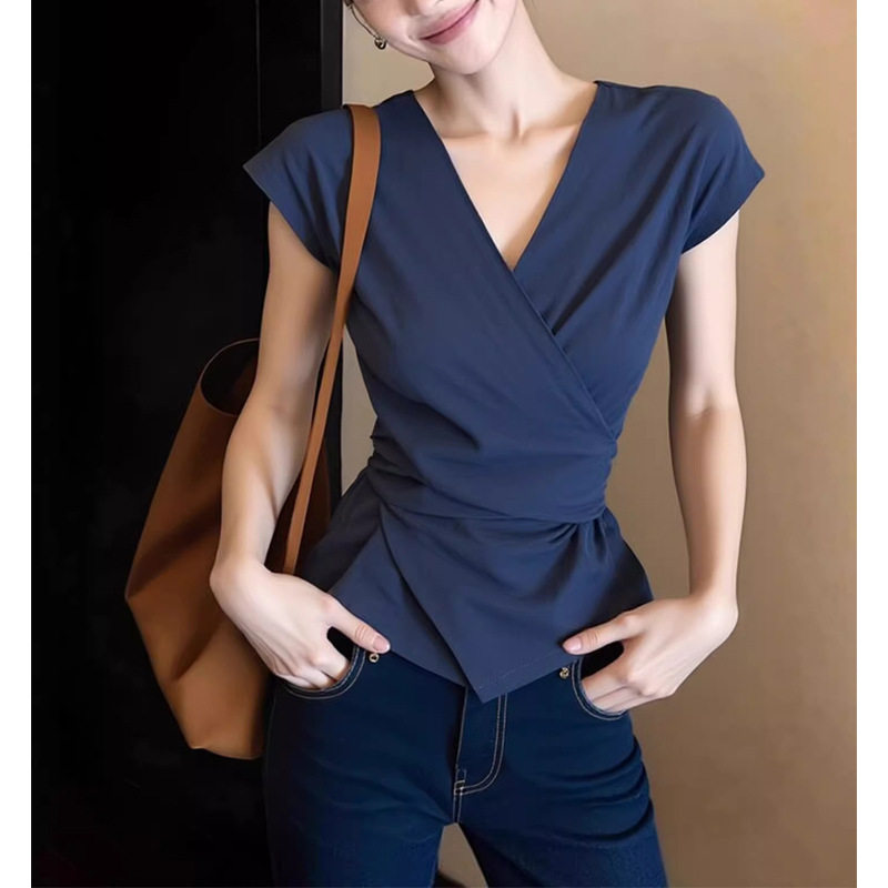 2026夏季巨好看的小内搭设计感独特漂亮上衣重要场合蓝色v领T恤女