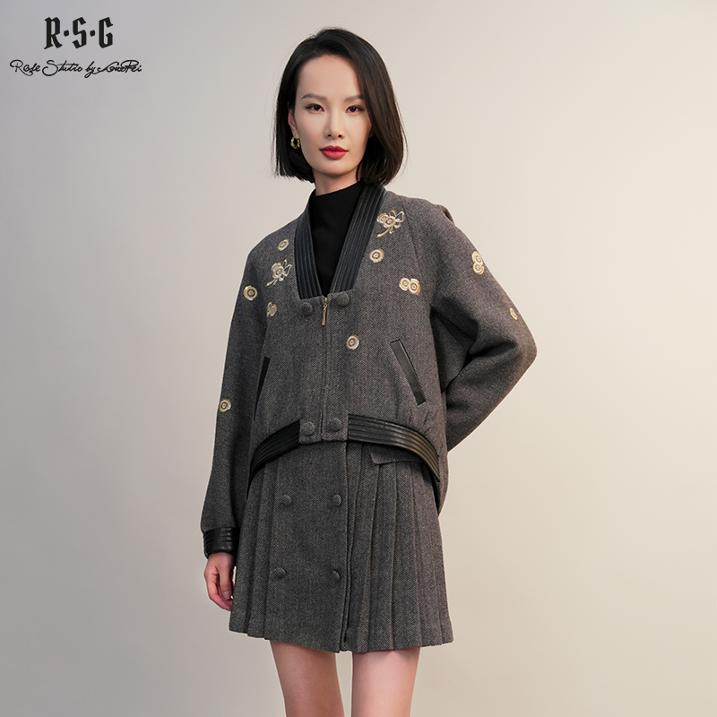 郭培成衣RSG「棕灰调织纹」毛呢拼皮铜钱刺绣套装2025秋冬新品