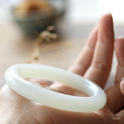 和田玉手镯高品质羊脂白玉玉镯女款玉质绵密5657mm2天鉴赏期证书