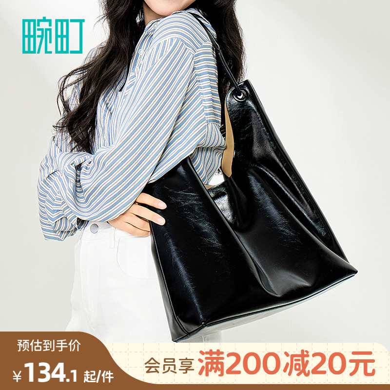 畹町简约通勤三角单肩包