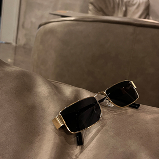 港风复古高级感金属方形窄框墨镜男潮个性凹造型蹦迪街拍太阳眼镜