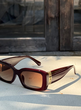 粗边2025新款复古港风墨镜女潮方形圆脸显瘦高级感防紫外线太阳镜