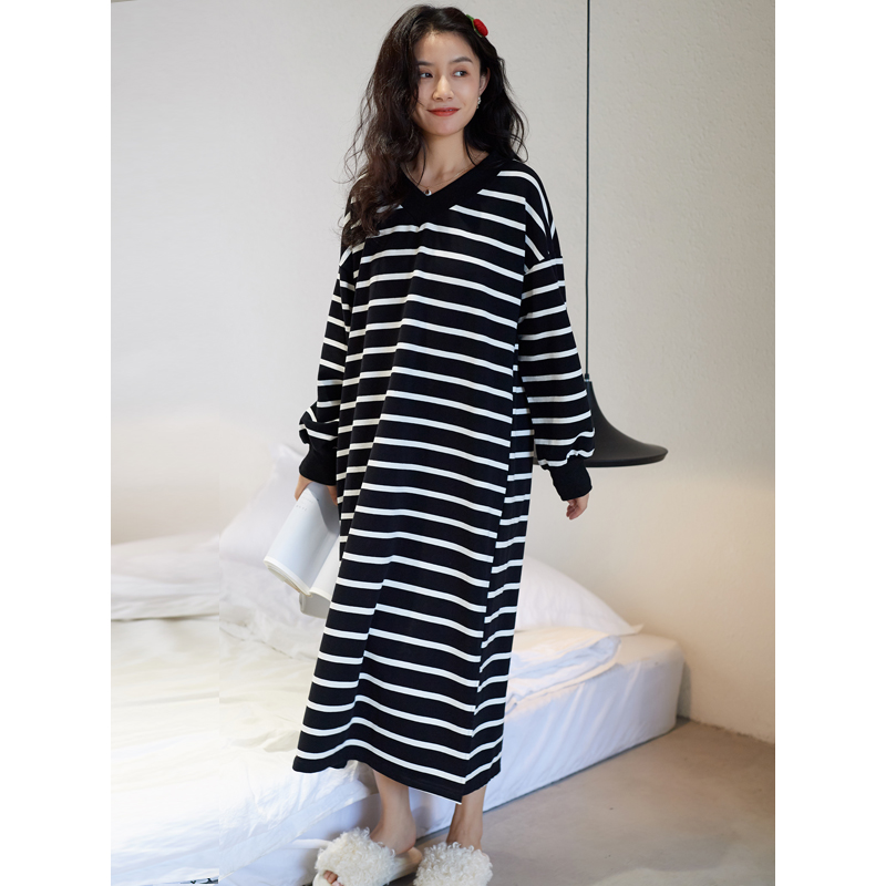 简约休闲风条纹显瘦睡裙