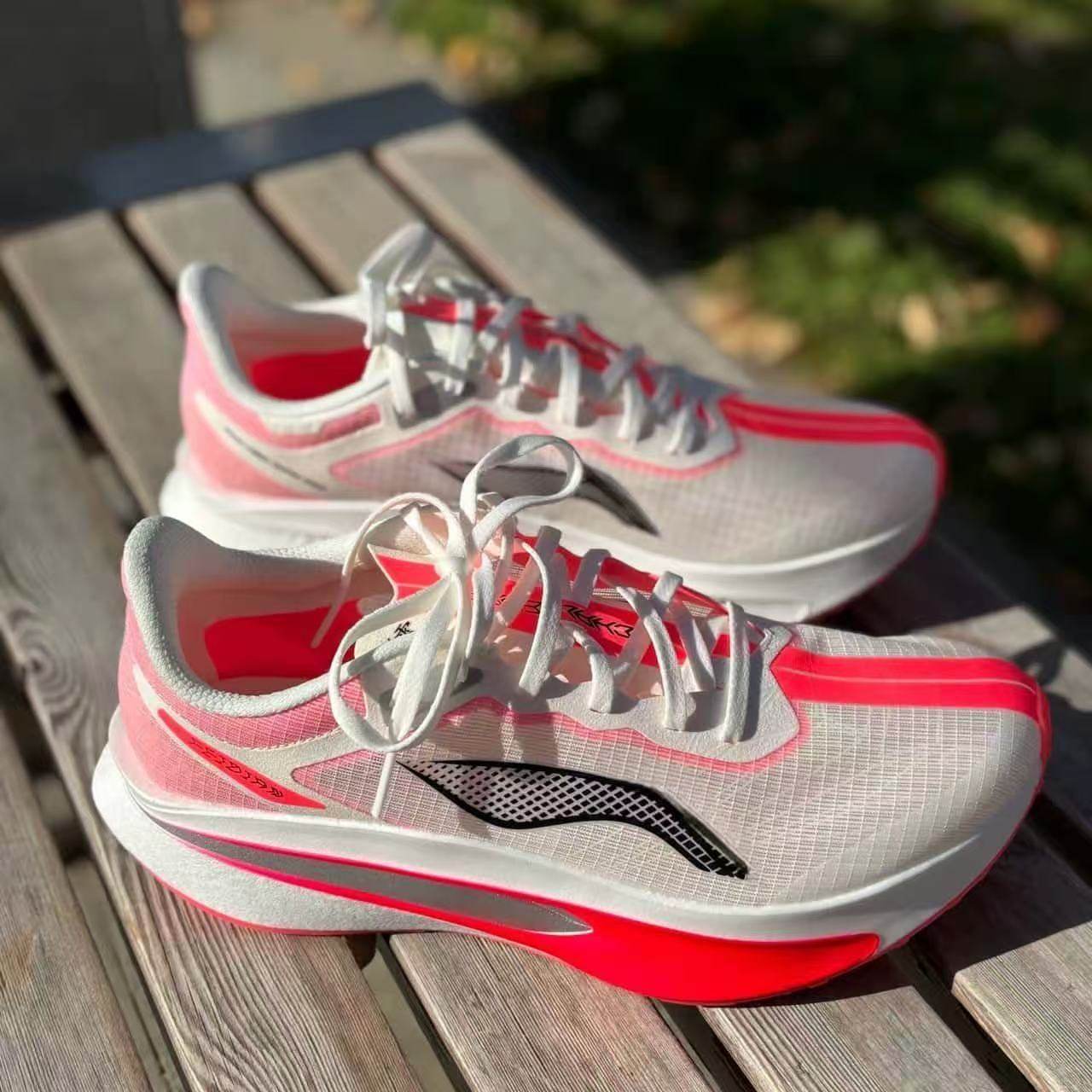 飞电6c童鞋秋冬款儿童男童板鞋革面运动鞋碳板鞋子女童休闲鞋白鞋