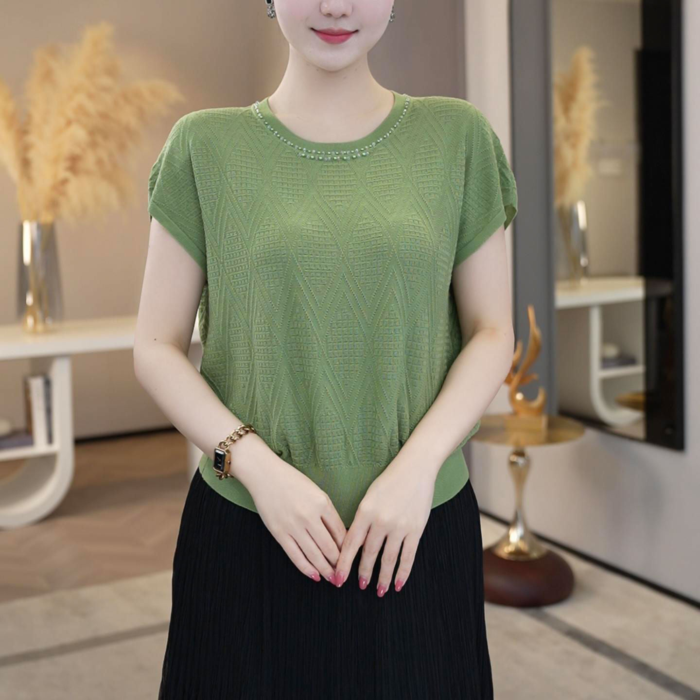 时尚圆领钉珠短袖针织衫女2026夏季新款宽松显瘦百搭纯色妈妈上衣