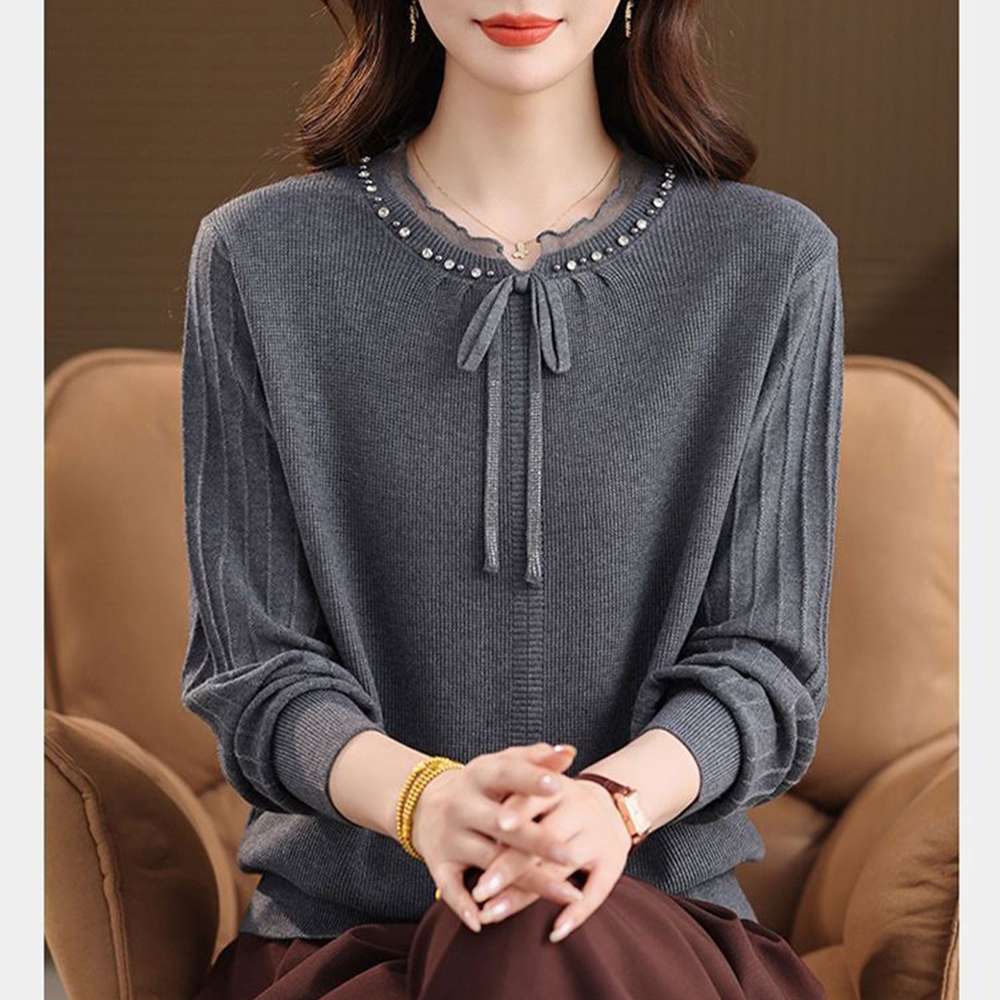 妈妈时尚减龄长袖纯色针织衫2025秋冬新款宽松显瘦百搭打底上衣女