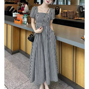 法式复古轻熟风格子连衣裙女夏季新款收腰显瘦赫本风气质方领裙子